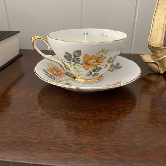 Hand poured soy wax candle in golden rose tea cup - Picture 2 of 7